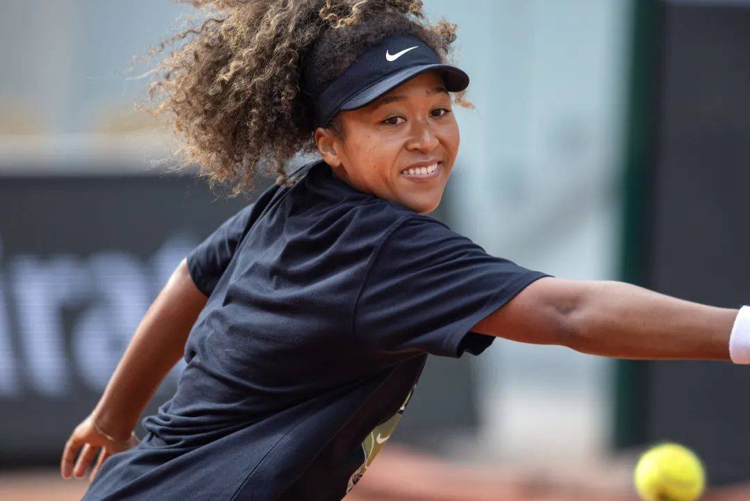 大坂直美回归赛场，惊险取胜首场状态亮眼，拜仁观众沸腾！的简单介绍