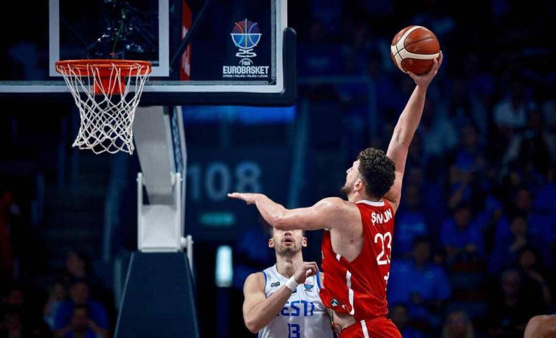 休斯敦火箭训练开放日，集结日单刀错失引欢呼，欧篮联在即，训练强度明显提升的简单介绍